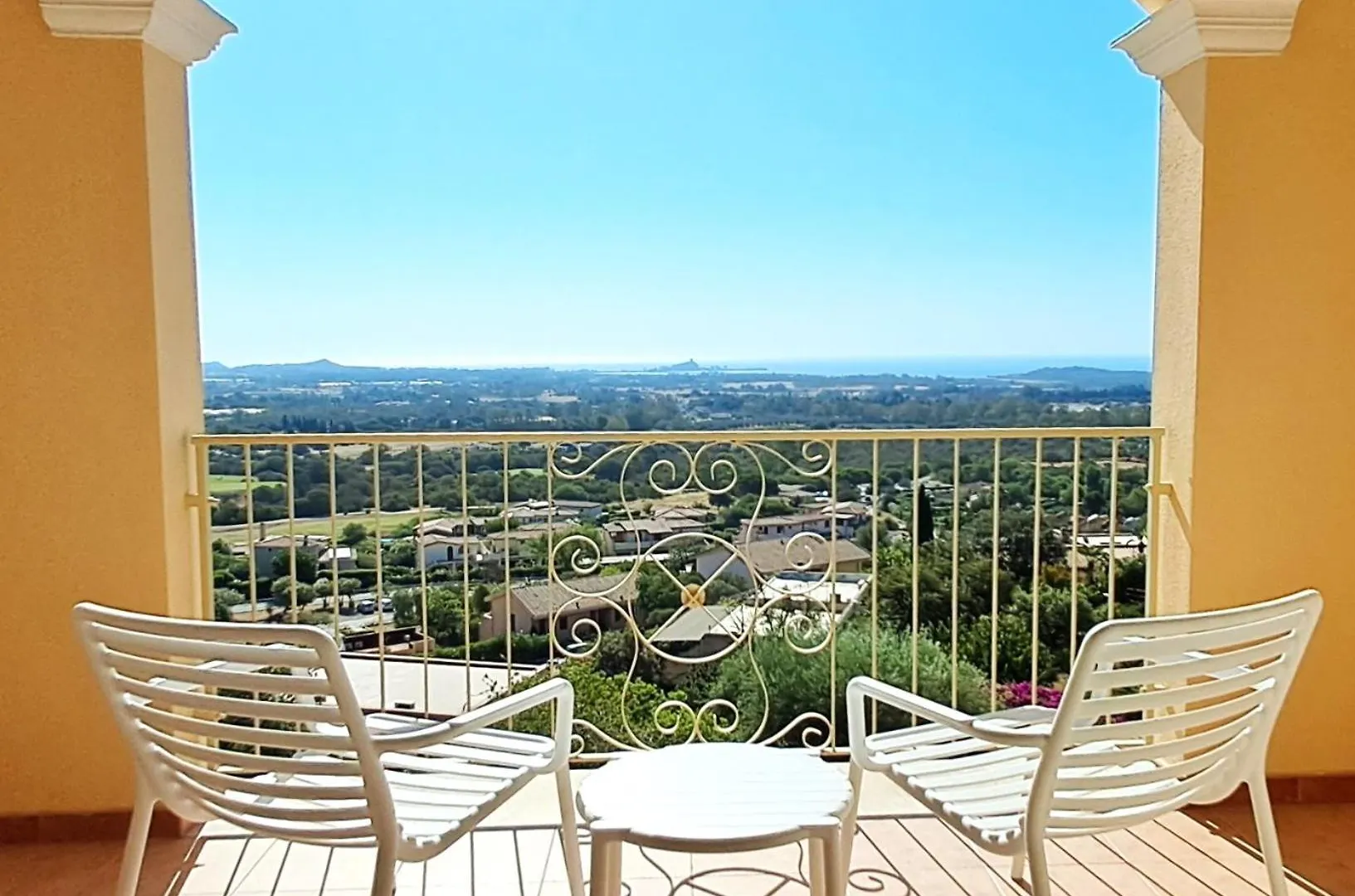 Golf & Sea Residence Is Molas Pula